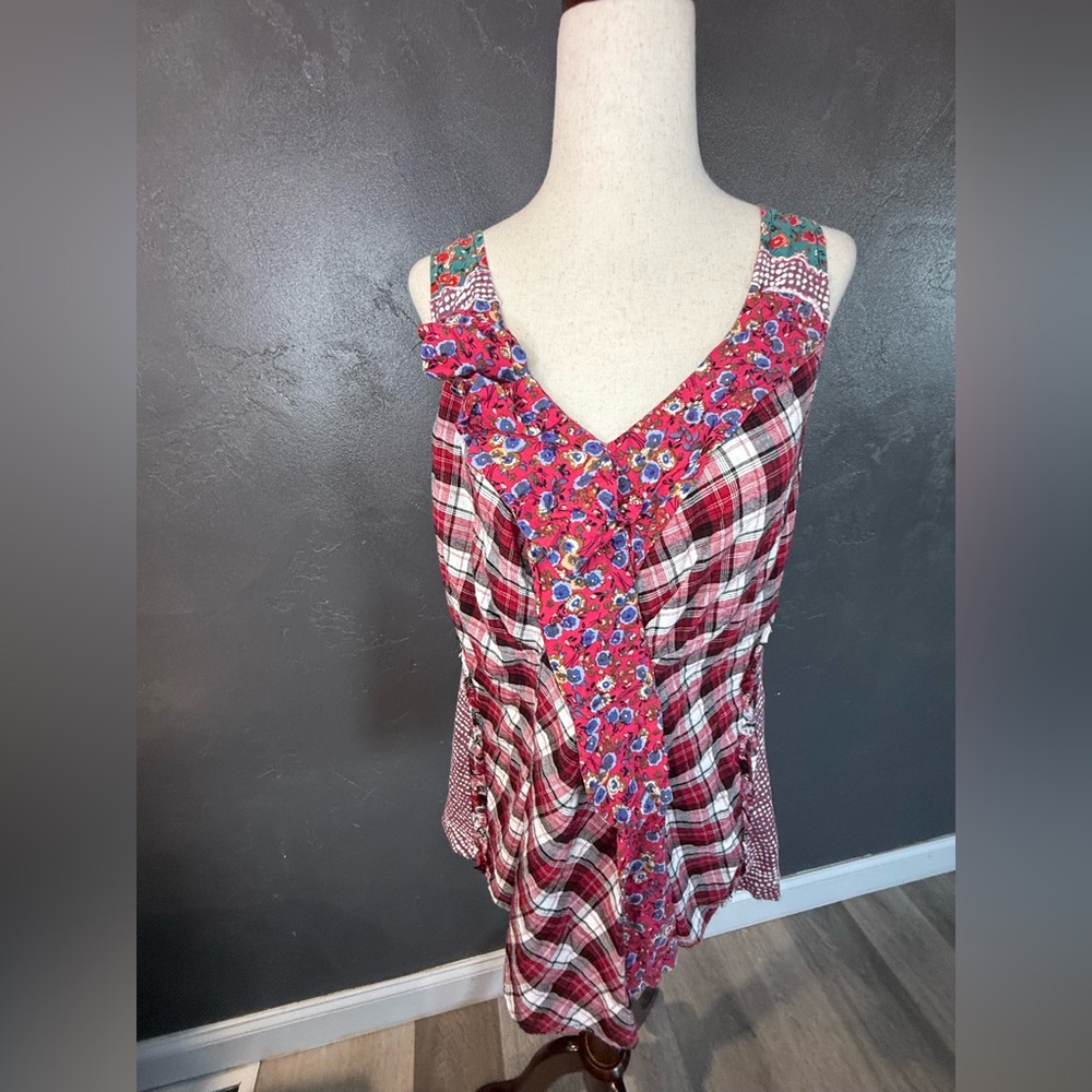Floral-Trim Plaid V-Neck Women’s Tank Top - Red
